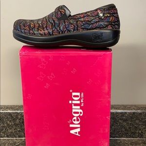 New Alegria  KEL 467.  Sz 36. 6-6.5